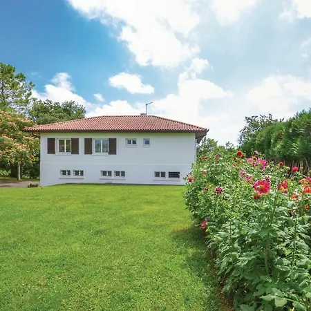 Three-bedroom Holiday In Espelette