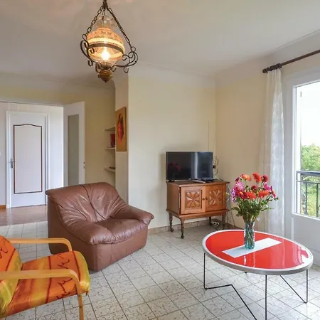 Three-bedroom Holiday In Dom wakacyjny Espelette