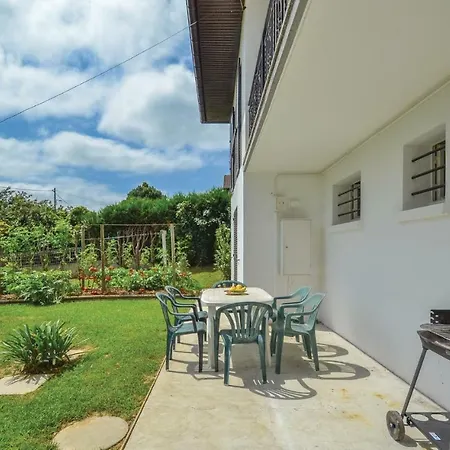 Dom wakacyjny Three-bedroom Holiday In