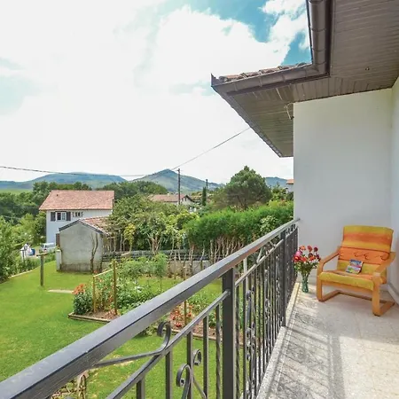 Three-bedroom Holiday In Dom wakacyjny Espelette